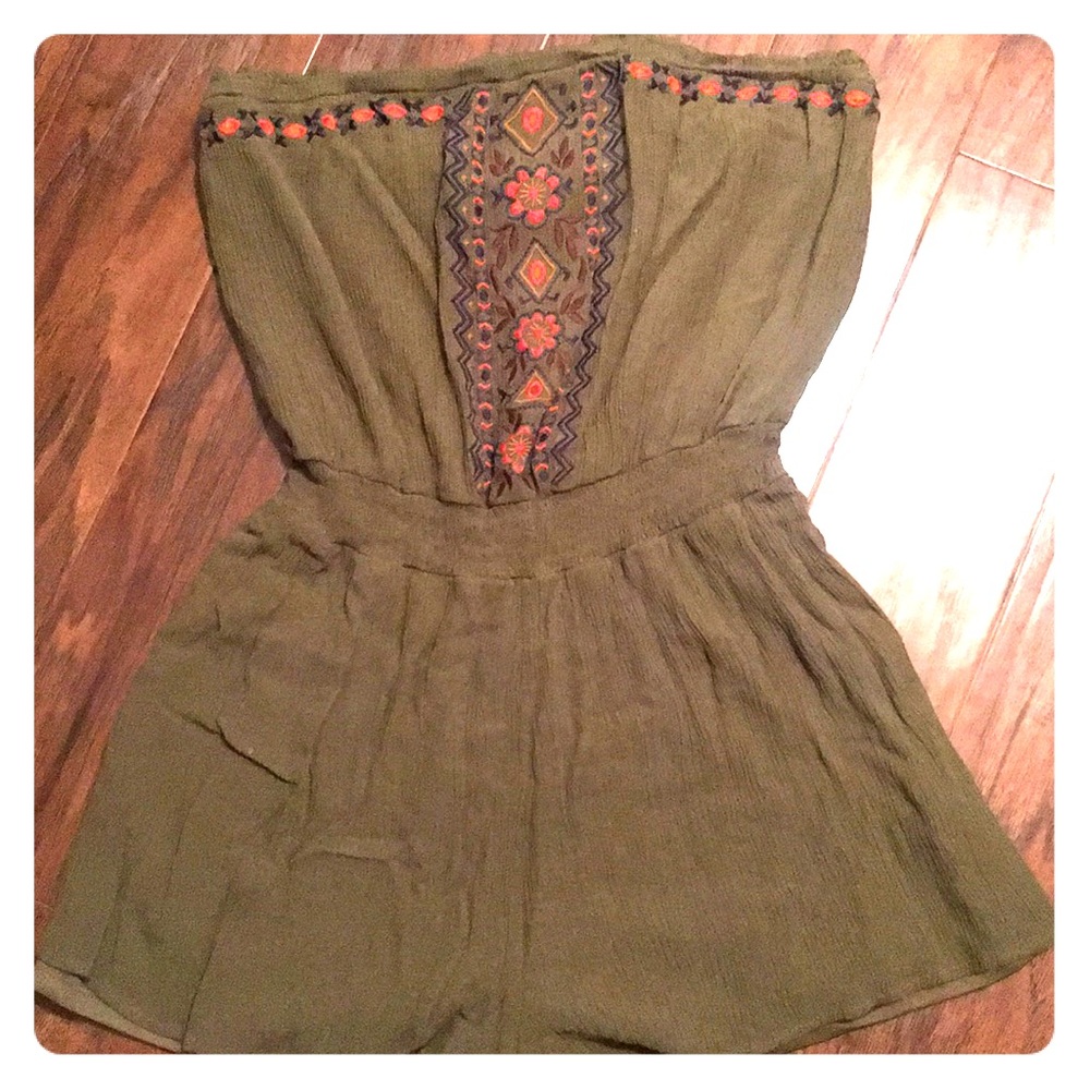 romper w/ colorful boho detailing!!